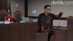 Didakwa Terima Suap, Begini Ekspresi Eks Dirut Perum Perindo