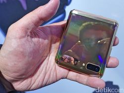 Menggenggam Galaxy Z Flip, Ponsel Layar Lipat Imut Harga Rp 21 Juta