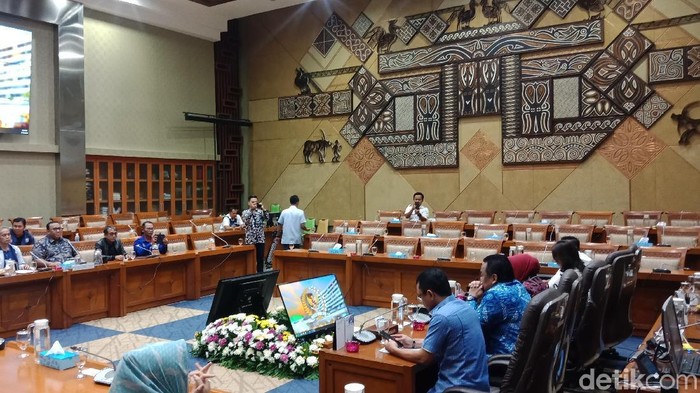 DPR RI menerima perwakilan serikat pekerja yang berdemo menolak Omnibus Law Cipta Kerja hari ini (Eva Savitri/detikcom)