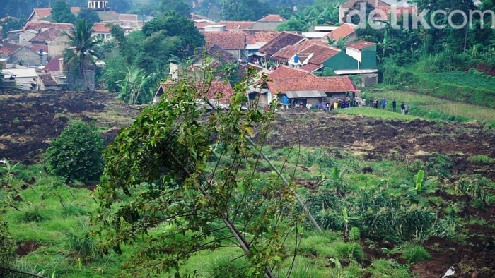 Begini Kondisi Rumah Yang Diterjang Longsor Di Bandung Barat