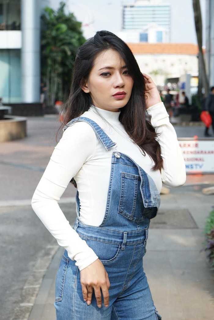 Berlliana Lovell Berlliana Lovell saat ditemui di Studio Trans TV.