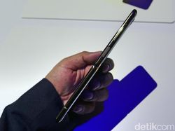 Menggenggam Galaxy Z Flip, Ponsel Layar Lipat Imut Harga Rp 21 Juta