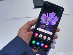 Menggenggam Galaxy Z Flip, Ponsel Layar Lipat Imut Harga Rp 21 Juta