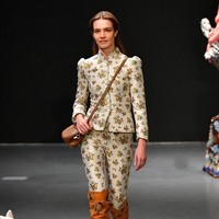 Fashion show Tory Burch fall/winter 2020 di New York Fashion Week 2020 yang digelar di Galeri Seni Sotheby, New York, Minggu [9/2/2020]. Photo by Slaven Vlasic/Getty Images.