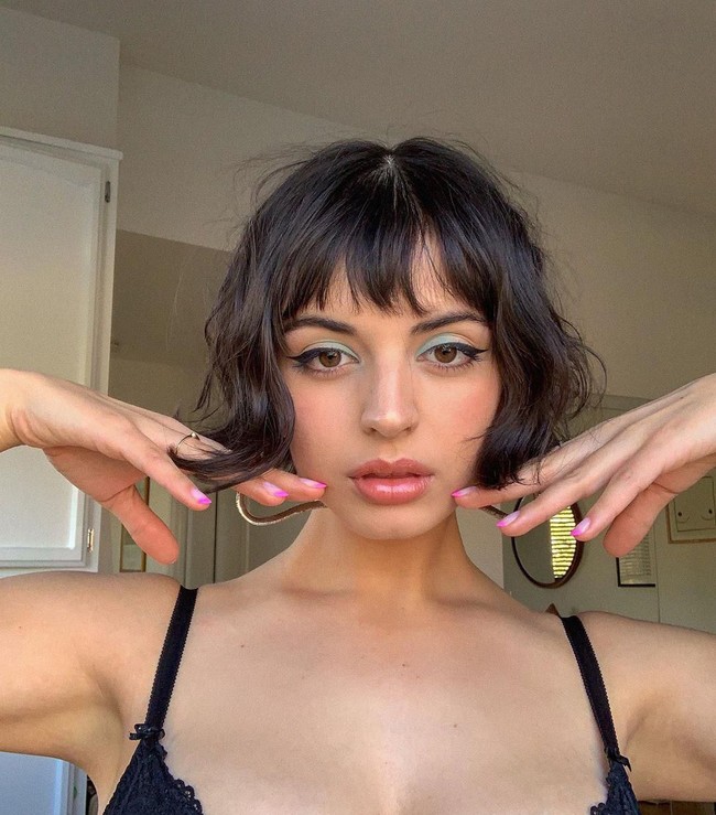 Untuk aku di usia 19, yang hampir semua produser/penulis lagu mengatakan tidak akan mau bekerja denganku. Persetan dengan aku beberapa hari lalu yang merasa jijik ketika dia melihat cermin, ujarnya. Foto: Instagram @msrebeccablack