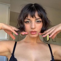 Untuk aku di usia 19, yang hampir semua produser/penulis lagu mengatakan tidak akan mau bekerja denganku. Persetan dengan aku beberapa hari lalu yang merasa jijik ketika dia melihat cermin, ujarnya. Foto: Instagram @msrebeccablack