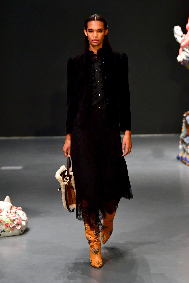 Fashion show Tory Burch fall/winter 2020 di New York Fashion Week 2020 yang digelar di Galeri Seni Sotheby, New York, Minggu [9/2/2020]. Photo by Slaven Vlasic/Getty Images.