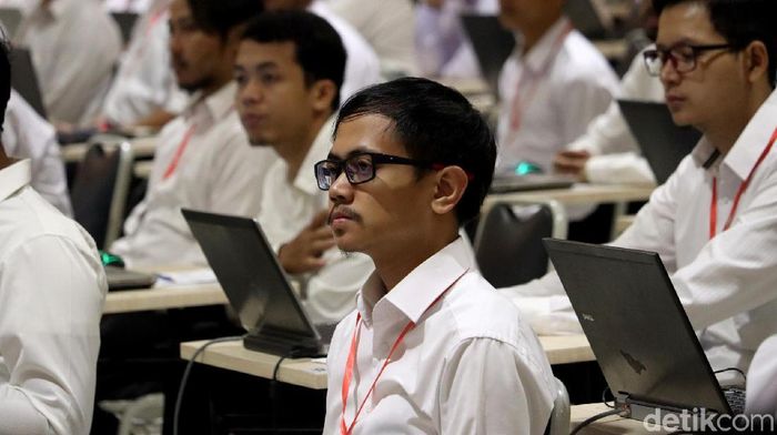 Pelaksanaa Tes CPNS di Kota Bandung Wali Kota Bandung Oded M Danial membuka pelaksanaan tes CPNS Kota Bandung. Tes CPNS itu digelar di Graha Batununggal, Kota Bandung.