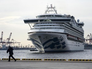 Duh! Sudah 218 Orang Positif Corona di Kapal Pesiar yang Dikarantina Jepang