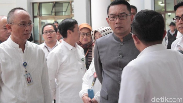 Ridwan Kamil di RSHS bahas corona