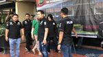Bermasker dan Baju Tahanan, Ini Penampakan Lucinta Luna
