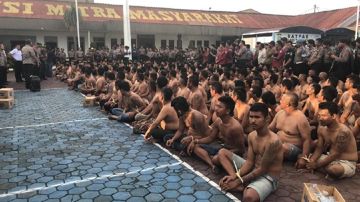 Kerusuhan serta kebakaran terjadi di Rutan Kabanjahe, Karo, Sumatera Utara. Polda Sumut mengatakan tahanan di rutan itu yang melakukan pembakaran.