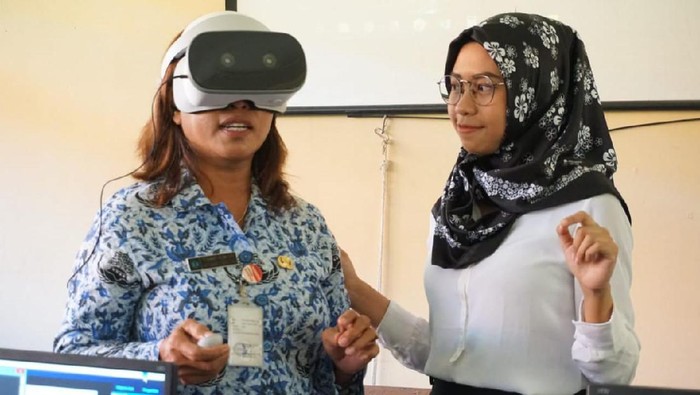 Millealab Millealab adalah platform perangkat lunak berbasis cloud-computing bernama Millealab untuk membantu guru membuat konten bahan ajar VR mereka sendiri tanpa harus coding dan memakai computer yang canggih.