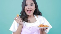 Pernah ikut tren artis jual makanan, Syifa Hadju menjual keripik opak pedas dengan nama KOP. Gimana ya rasa keripik ala Syifa Hadju? Foto: Istimewa