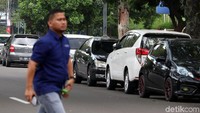 Sementara kendaraan seperti truk pelanggar harus membayar denda mencapai Rp 1 juta.