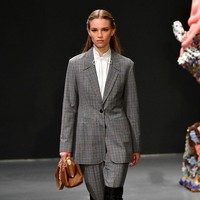 Fashion show Tory Burch fall/winter 2020 di New York Fashion Week 2020 yang digelar di Galeri Seni Sotheby, New York, Minggu [9/2/2020]. Photo by Slaven Vlasic/Getty Images.