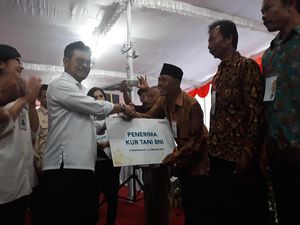 Sumbang Alat RiTx Bertani, BNI Luncurkan Smartfarming di Karanganyar