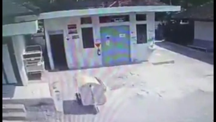 Gerobak jalan sendiri di RSUD Wonosari, Gunungkidul, Rabu (12/2/2020).