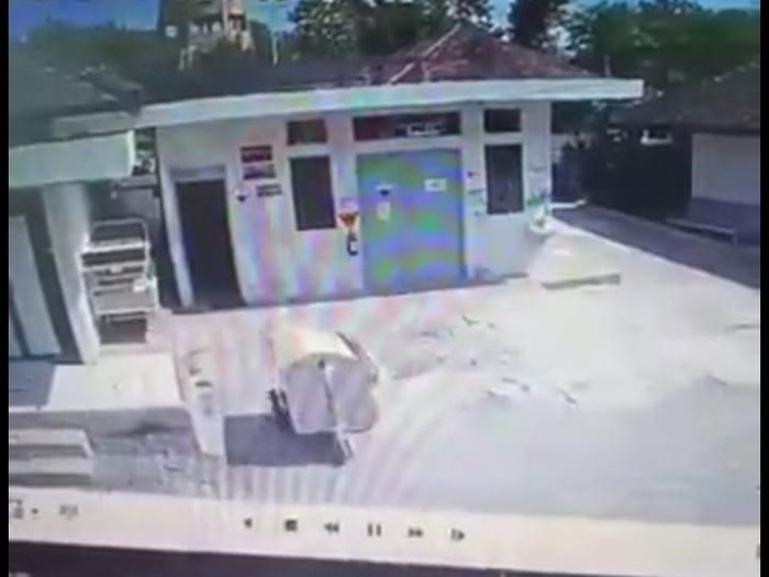 Gerobak jalan sendiri di RSUD Wonosari, Gunungkidul, Rabu (12/2/2020).