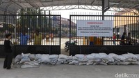 Ketua HPPBI, Budihardjo Iduansjah mengatakan, satu mal bisa merugi sampai Rp15 miliar selama operasional tutup dalam waktu setengah bulan.