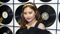Prilly menceritakan proses kreatif antara dirinya dengan Selva dalam lagu Shooting Star. Pool/Noel/detikFoto.