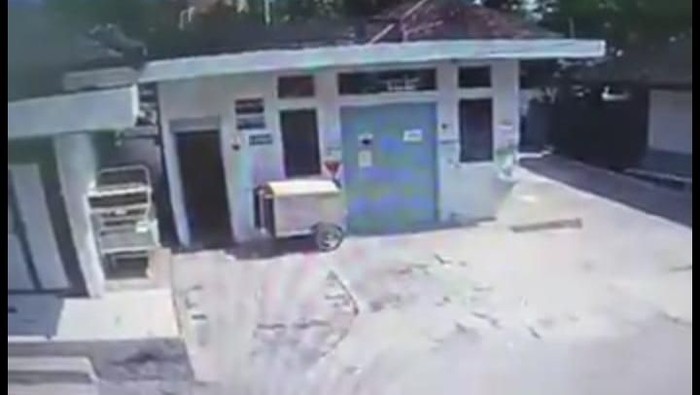 Gerobak jalan sendiri di RSUD Wonosari, Gunungkidul, Rabu (12/2/2020).
