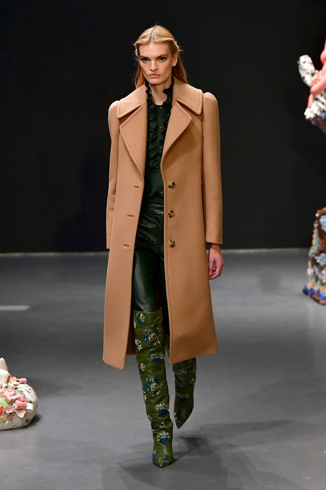 Fashion show Tory Burch fall/winter 2020 di New York Fashion Week 2020 yang digelar di Galeri Seni Sotheby, New York, Minggu [9/2/2020]. Photo by Slaven Vlasic/Getty Images.