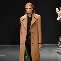 Fashion show Tory Burch fall/winter 2020 di New York Fashion Week 2020 yang digelar di Galeri Seni Sotheby, New York, Minggu [9/2/2020]. Photo by Slaven Vlasic/Getty Images.