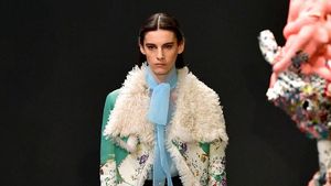 15 Koleksi Tory Burch di New York Fashion Week 2020