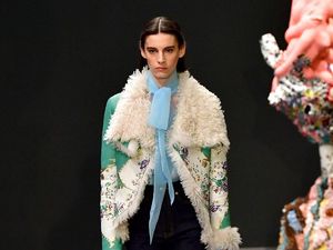 15 Koleksi Tory Burch di New York Fashion Week 2020