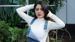 Saat Berlliana Lovell si Pemersatu Bangsa tampil dengan Overall Jeans