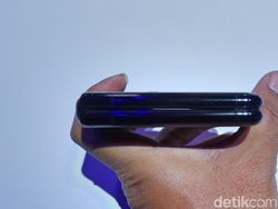 Menggenggam Galaxy Z Flip, Ponsel Layar Lipat Imut Harga Rp 21 Juta