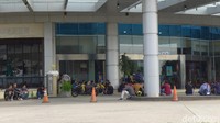 Dalam akun Twitter @MciMall sebagai Manajemen Mal Cipinang mengatakan masih dalam perbaikan equipment gedung yang terus dilakukan.