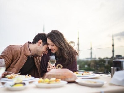 Makan Malam Romantis Makan Malam Romantis