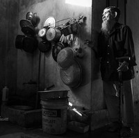 Pasangan yang sempurna ini tidak lagi bersama, Nguyen Thi Loi meninggalkan Le Van Se dengan kesedihan dan kenangan. Cinta yang luar biasa karena mereka hidup saling mengasihi selama sisa hidup mereka. Foto: dok. Fotografer Nguyen Vu Phuoc