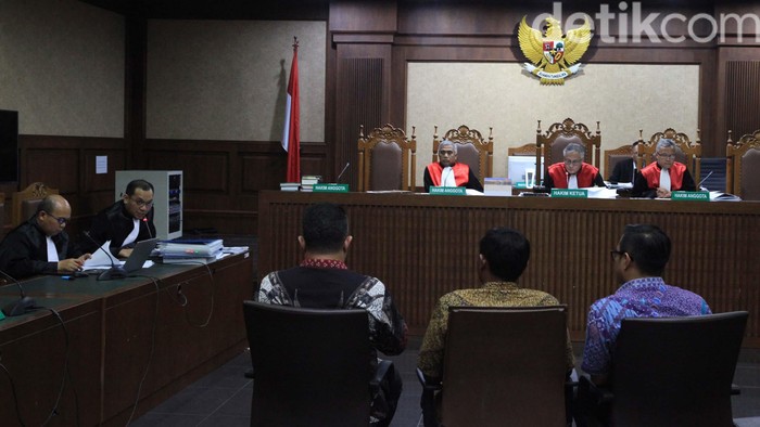 Sidang korupsi distribusi gula dengan terdakwa Dolly Pulungan dan Kadek Kertha Laksana kembali digelar di Pengadilan Tipikor, Jakarta. Sidang menghadirkan 3 orang saksi.