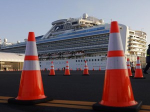 11 Penumpang Tua Diturunkan dari Kapal Pesiar yang Dikarantina di Jepang