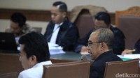 Mereka adalah Sesmenpora Gatot S Dewa Broto dan Deputi Peningkatan Prestasi Olahraga Kemenpora Chandra Bhakti.
