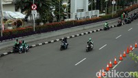 Aksi melawan arah ini tentunya membahayakan diri sendiri dan pengendara lain.