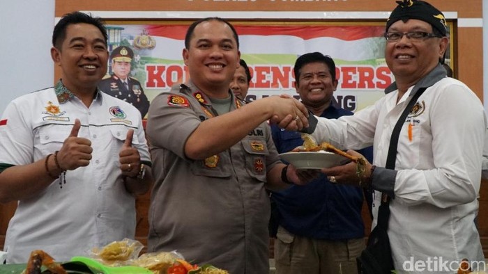 Kejutan Kapolres Jombang untuk Wartawan