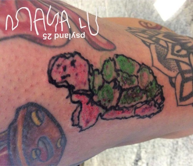 Maya pun suka menggambar binatang, terutama monyet. Aku suka monyet dan bekerja dengan jarum besar. Gambar favoritku sejauh ini adalah monyet yang aku buat untuk temanku Angelo. Itu dari salah satu film pendek,Foto: Instagram @maya_lu_psyland_25