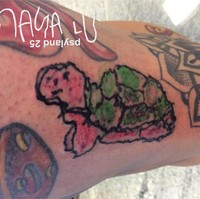 Maya pun suka menggambar binatang, terutama monyet. Aku suka monyet dan bekerja dengan jarum besar. Gambar favoritku sejauh ini adalah monyet yang aku buat untuk temanku Angelo. Itu dari salah satu film pendek,Foto: Instagram @maya_lu_psyland_25