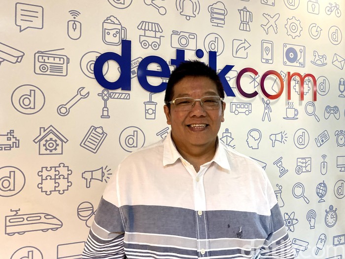 Lucky Sebastian adalah pakar serta pengamat teknologi