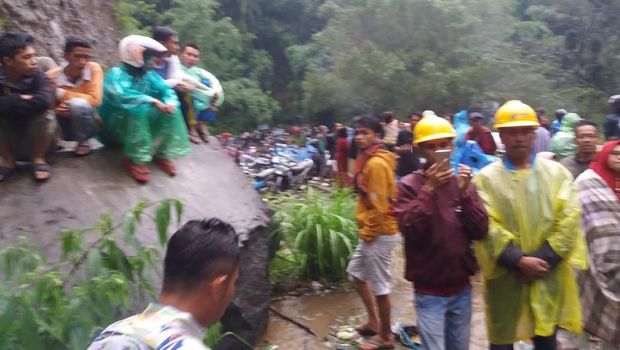Longsor di Solok Sumbar.