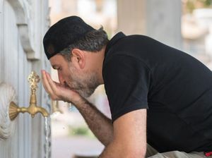 Bacaan Doa Wudhu Lengkap dari Niat hingga Selesai
