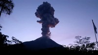 Penyebabnya terjadi erupsi ini adalah akumulasi gas yang berada di kantong magma Merapi. (PGM. BABADAN 2020)