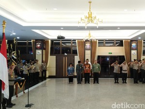 Kapolri Naikkan Pangkat 42 Perwira, 13 Orang Naik jadi Irjen