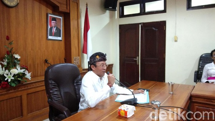 Kadiskes Provinsi Bali I Ketut Suarjaya saat jumpa pers Kadiskes Provinsi Bali I Ketut Suarjaya saat jumpa pers