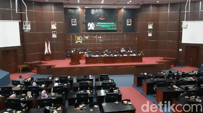 DPRD Kota Serang mengesahkan pembentukan panitia khusus (pansus) untuk menyelesaikan sengketa aset milik Kota Serang yang saat ini masih dikuasai oleh Pemkab Serang (Bahtiar Rifai/detikcom)