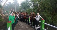 Resmikan Jembatan Lo Cin, Bupati Bojonegoro Genjot Pariwisata Sidomukti